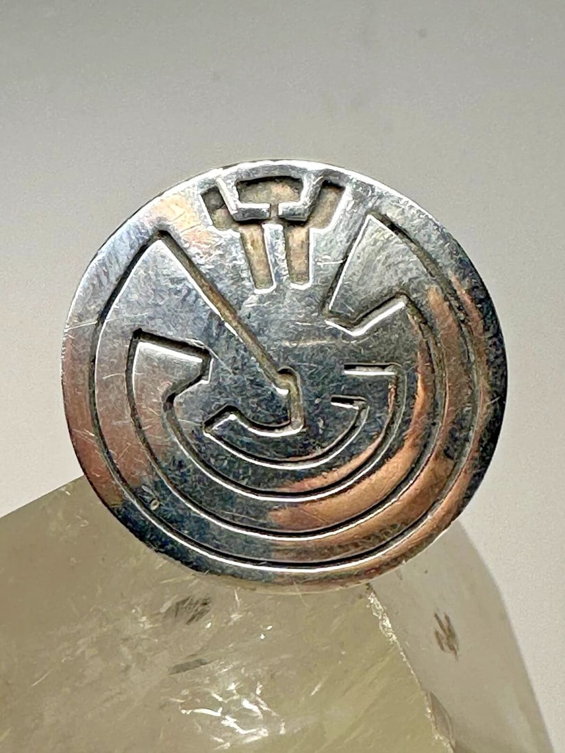 MAN IN MAZE RING SIZE 7.75 MEXICO STERLING SILVER WOMEN MEN: MAN IN MAZE RING SIZE 7.75 MEXICO STERLING SILVER WOMEN MEN Man in Maze ring size 7.50 Mexico sterling silver women men Size 7.50 Weight 13.8g Length. 31/32" Width 31/32" Thinnest part 1/4"