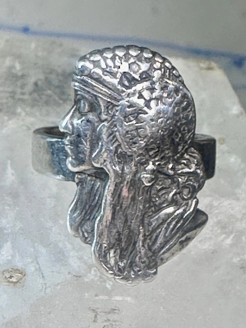 FACE RING ART DECO STYLE BAND SIZE 7.25 STERLING SILVER WOMEN: FACE RING ART DECO STYLE BAND SIZE 7.25 STERLING SILVER WOMEN Face ring Art Deco style band size 7.25 sterling silver women Size 7.25 Weight 7.7g Length 1" Width. 1/2" Thinnest part of band in back 5/