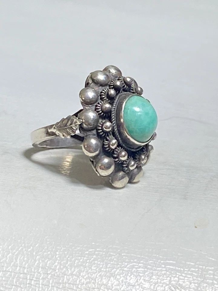 ART DECO RING FLOWER FLORAL BAND STERLING SILVER WOMEN GIRLS: ART DECO RING FLOWER FLORAL BAND STERLING SILVER WOMEN GIRLS Art Deco ring flower floral band sterling silver women girls Size 4.50 Between a size 4.50 and a size 5 Weight 6.9g Length 1" Width. 7/8" T