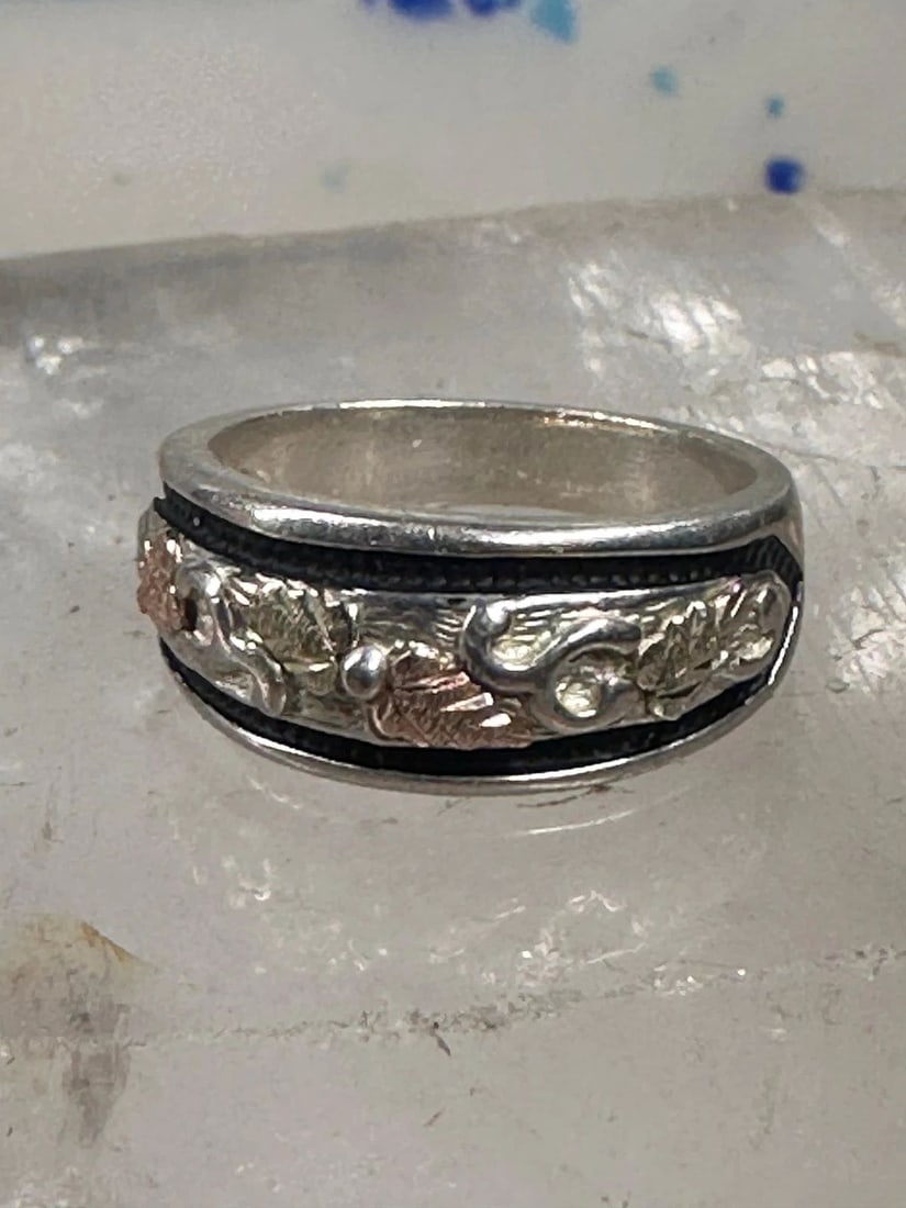 BLACK HILLS GOLD RING LEAVES WEDDING BAND SIZE 6.75 STERLING SILVER WOMEN MEN: BLACK HILLS GOLD RING LEAVES WEDDING BAND SIZE 6.75 STERLING SILVER WOMEN MEN Black Hills Gold ring leaves wedding band size 6.75 sterling silver women men Detailed with 12 K over the sterling silver 
