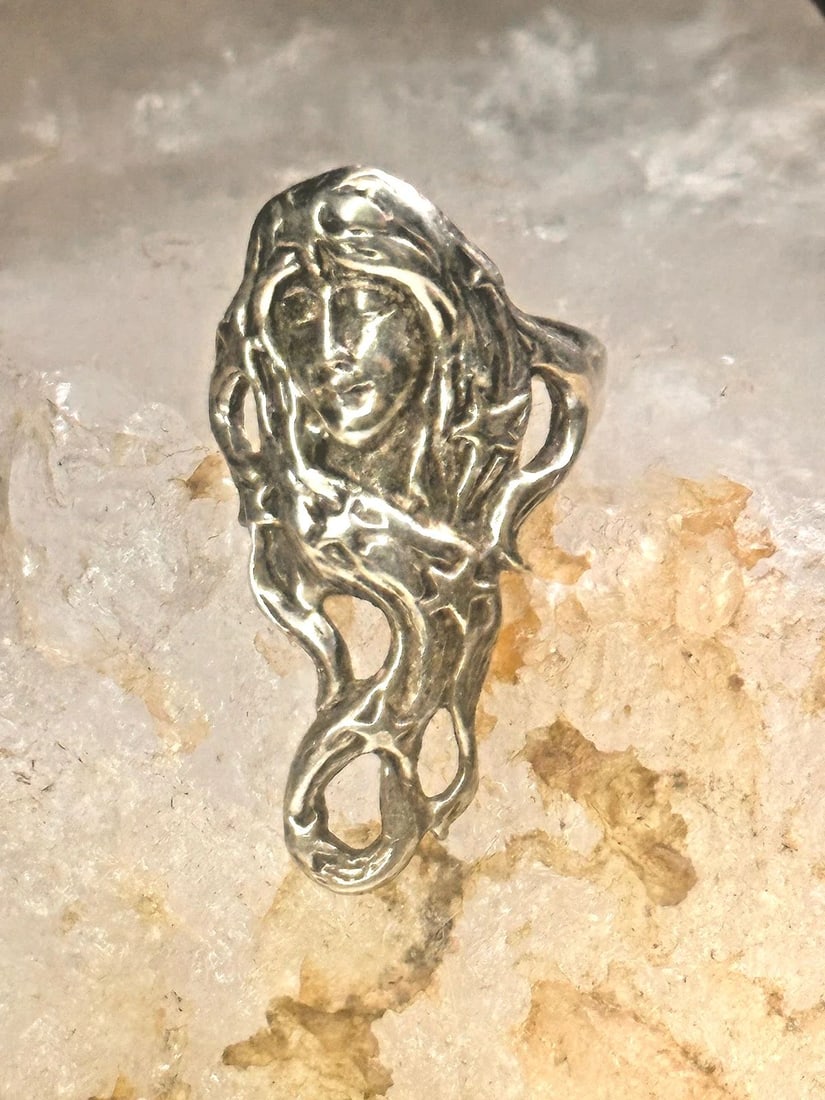 LONG FACE RING STARS BAND ART DECO CELESTIAL SIZE 6.50 STERLING SILVER WOMEN: LONG FACE RING STARS BAND ART DECO CELESTIAL SIZE 6.50 STERLING SILVER WOMEN Long Face ring stars band Art Deco celestial size 6.50 sterling silver women Size 6.50 Weight 6.5g Length 1. 1/2" Thinnest 