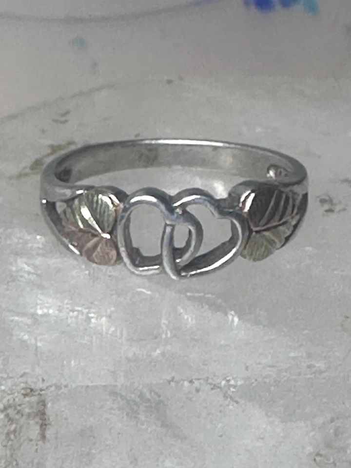 BLACK HILLS RING DOUBLE HEART LOVE BAND VALENTINE SIZE 7 STERLING SILVER WOMEN G: BLACK HILLS RING DOUBLE HEART LOVE BAND VALENTINE SIZE 7 STERLING SILVER WOMEN G Black Hills ring double heart band Valentine size 7 sterling silver women Size 7 Weight 2.3g Width 1/4" Thinnest part o