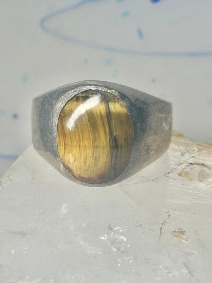 TIGER EYE RING SIZE 13.50 SOUTHWEST BAND STERLING SILVER WOMEN MEN: TIGER EYE RING SIZE 13.50 SOUTHWEST BAND STERLING SILVER WOMEN MEN Tiger Eye ring size 13.50 southwest band sterling silver women men Size 13.50 Weight 18.7g Length 5/8" Width 1/2" Band in Back 3/16"