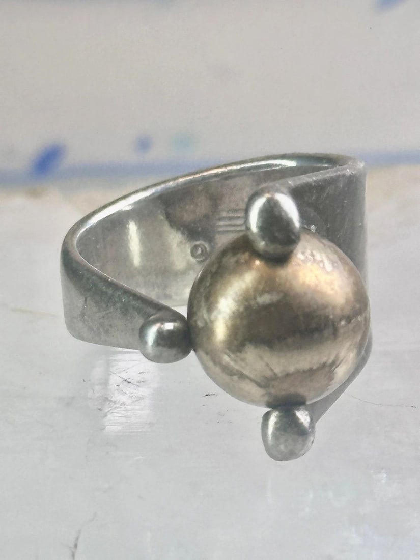 MOVING BALL RING GEOMETRIC KINETIC SOLID BAND SIZE 5.50 STERLING SILVER WOMEN L: MOVING BALL RING GEOMETRIC KINETIC SOLID BAND SIZE 5.50 STERLING SILVER WOMEN L Moving Ball ring geometric solid band size 5.50 sterling silver women logo Size 5.50 Weight. 11.6g Width 3/4" Thinnest p