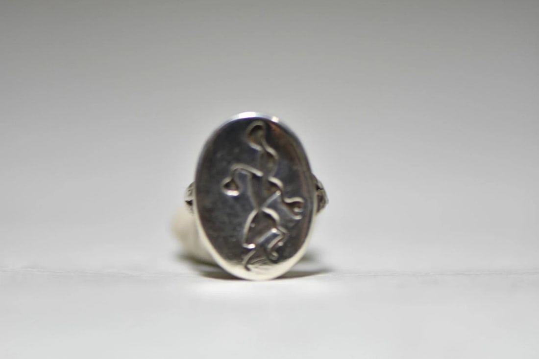 DANCER RING HOPI SOUTHWEST STERLING SILVER WOMEN: DANCER RING HOPI SOUTHWEST STERLING SILVER WOMEN Dancer ring Hopi southwest sterling silver women Band is Bent but wearable Size 5 Weight 4.8g Length of ring 1" Width of Ring 11/16"