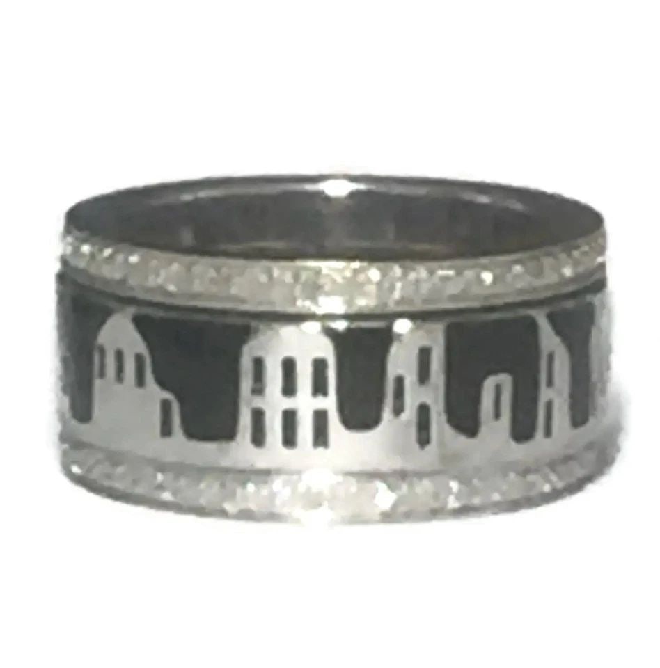 VINTAGE STERLING SILVER SPINNER SIZE 6.75 URBAN DWELLER RING WOMEN: VINTAGE STERLING SILVER SPINNER SIZE 6.75 URBAN DWELLER RING WOMEN Vintage Sterling Silver Spinner size 6.75 Urban Dweller Ring women Size 6.75 Weight 10.2g Band Width 3/8" Rings are Delivered in a Gi
