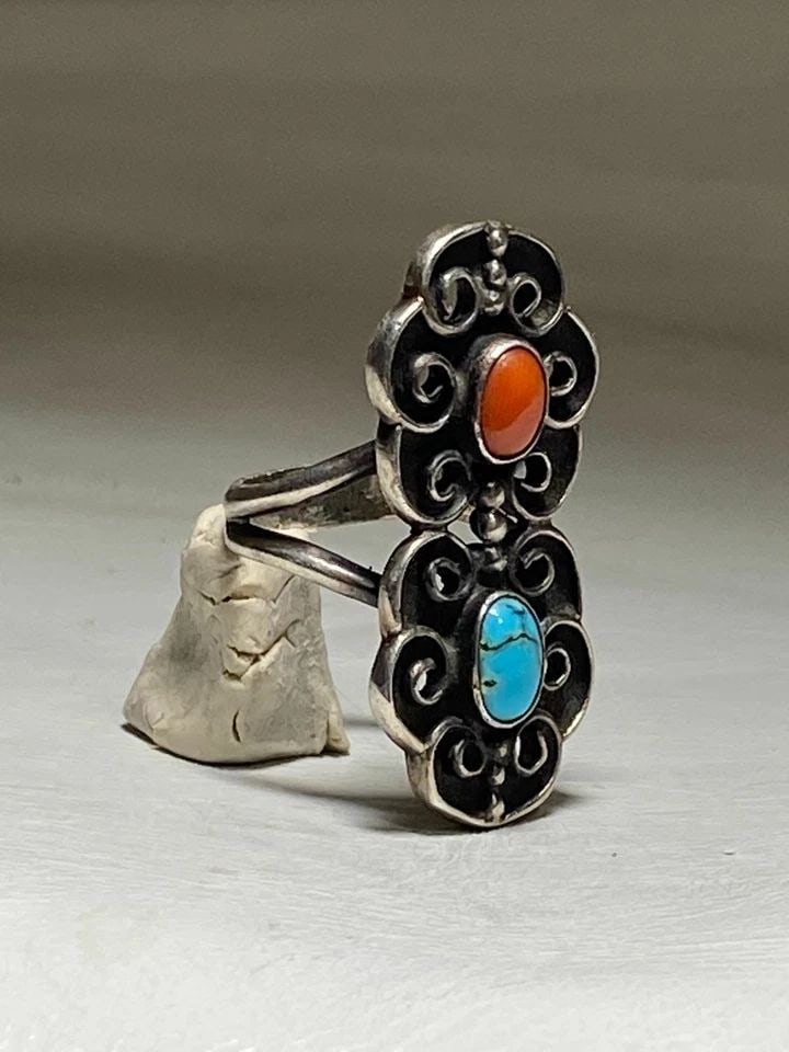 TURQUOISE RING LONG CORAL NAVAJO SOUTHWEST WOMEN STERLING SILVER: TURQUOISE RING LONG CORAL NAVAJO SOUTHWEST WOMEN STERLING SILVER Turquoise ring long coral southwest Navajo women sterling silver Size 8.25 Between a size 8.25 and a size 8.50 Weight 11.8g Length of t