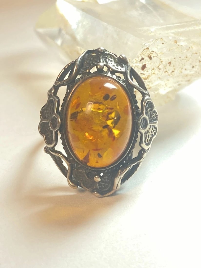 AMBER RING SIZE 8 FLORAL ART DECO STERLING SILVER WOMEN: AMBER RING SIZE 8 FLORAL ART DECO STERLING SILVER WOMEN Amber ring floral art deco sterling silver women Size 8 Weight 5.2g Length 1" Width. 5/8" Thinnest part of band 1/8"
