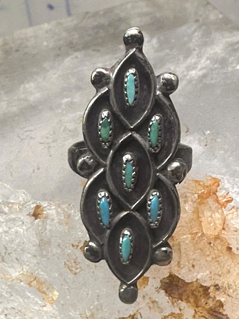 TURQUOISE RING ZUNI SIZE 3 PETITE POINT STERLING SILVER WOMEN GIRL: TURQUOISE RING ZUNI SIZE 3 PETITE POINT STERLING SILVER WOMEN GIRL Turquoise ring Zuni size 3 petite point sterling silver women girls Size 3 Weight. 4.6g. Length 1. 1/2 ” Width 5/8” Band 