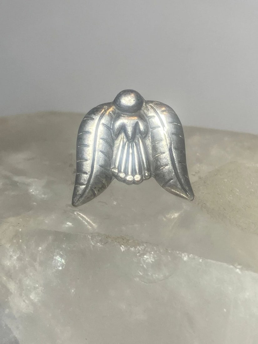 ANGEL RING SIZE 5.75 SOUTHWEST FEATHER BAND STERLING SILVER WOMEN: ANGEL RING SIZE 5.75 SOUTHWEST FEATHER BAND STERLING SILVER WOMEN Angel ring southwest feather band sterling silver women Size 5.75 Weight 3.6g Length 5/8" Width 3/8" Thinnest 1/8"