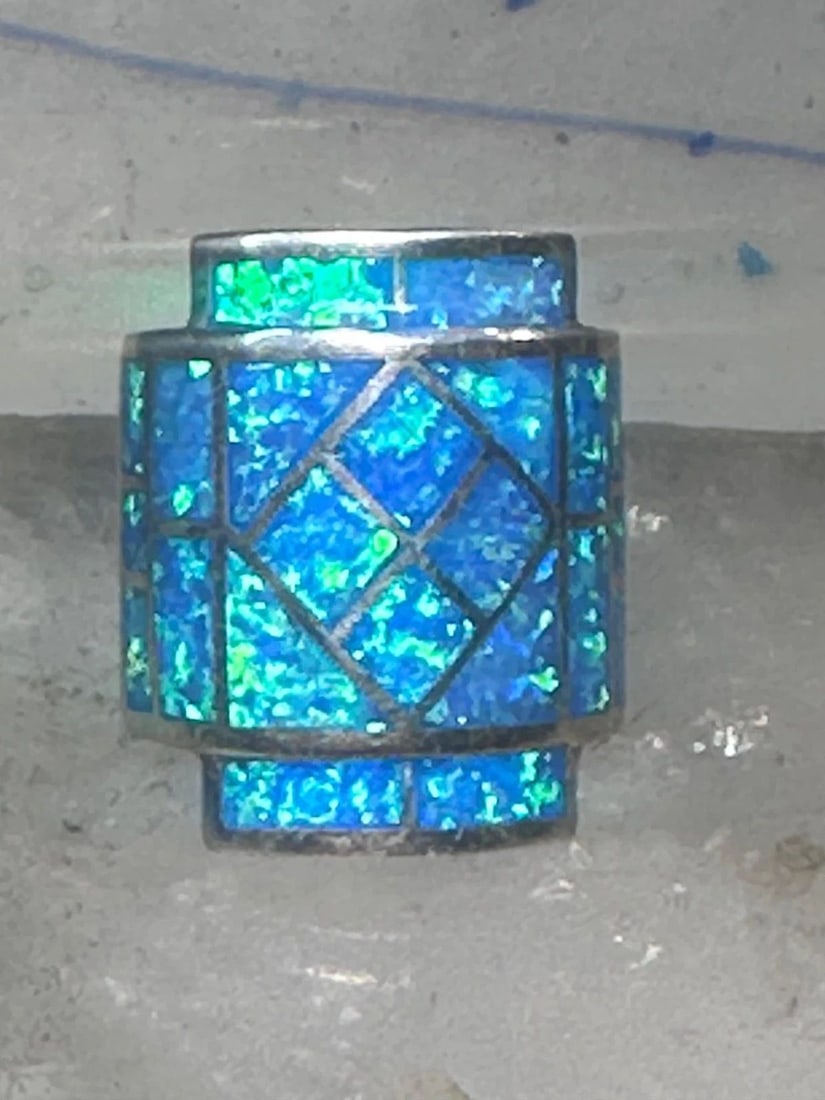 VINTAGE LAB OPAL RING CIGAR BAND SIZE 7 GEOMETRIC STERLING SILVER WOMEN: VINTAGE LAB OPAL RING CIGAR BAND SIZE 7 GEOMETRIC STERLING SILVER WOMEN Vintage Lab opal ring cigar band size 7 geometric Sterling silver women Size 7 Weight.13.3g Width 1" Thinnest part of band 5/16"