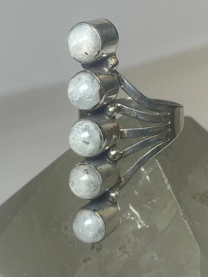 LONG MOONSTONE RING SOUTHWEST STERLING SILVER GIRLS WOMEN: LONG MOONSTONE RING SOUTHWEST STERLING SILVER GIRLS WOMEN long moonstone ring southwest sterling silver girls women Size 7.25 Weight 7.9g Length 1 1/2" Width. 1/4" Thinnest part of band 1/8"