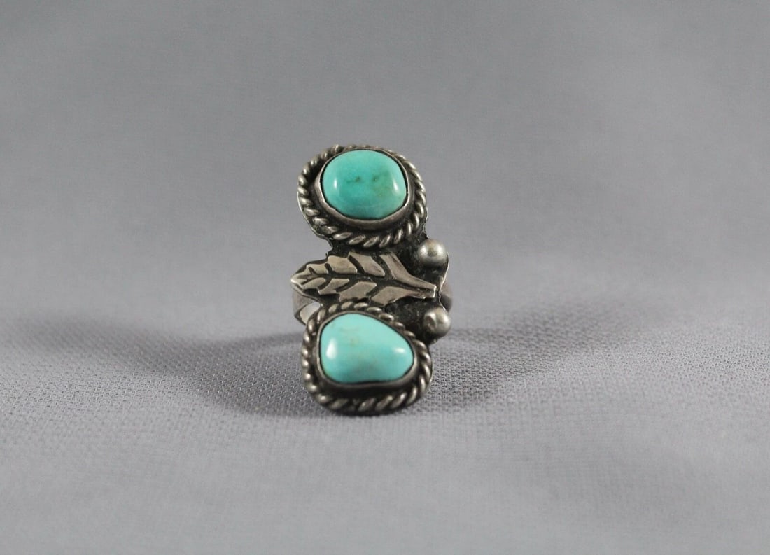 OLD PAWN NAVAJO STERLING SILVER AND TURQUOISE RING SIZE 4 1/2: OLD PAWN NAVAJO STERLING SILVER AND TURQUOISE RING SIZE 4 1/2 Item Description: 1 3/8” tall