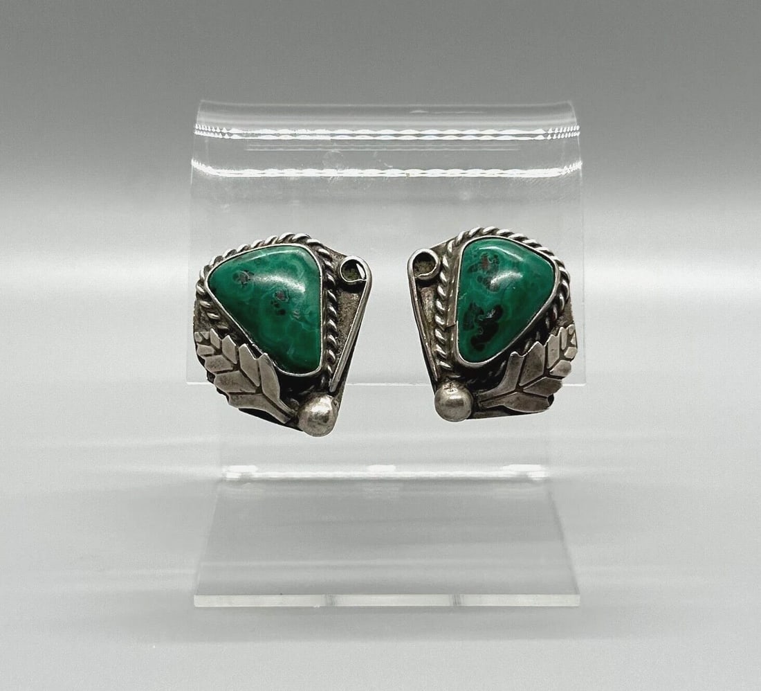 OLD PAWN NAVAJO STERLING SILVER AND MALACHITE EARRINGS CLAMP ONS (1 of 2)