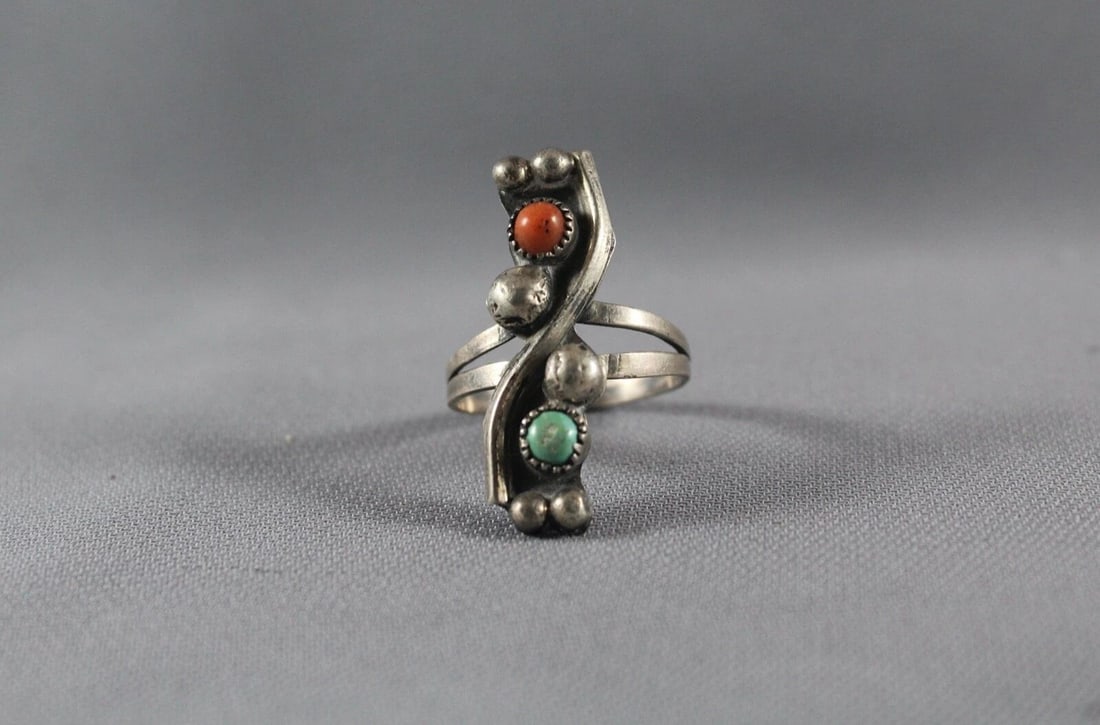 OLD PAWN NAVAJO STERLING SILVER AND TURQUOISE AND CORAL RING SIZE 8: OLD PAWN NAVAJO STERLING SILVER AND TURQUOISE AND CORAL RING SIZE 8 Item Description: 1 1/4” tall