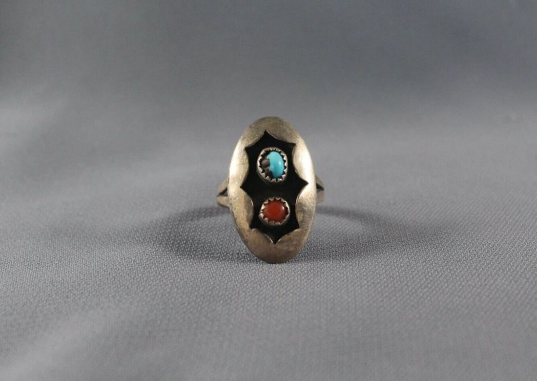 OLD PAWN NAVAJO TURQUOISE AND CORAL STERLING RING SIZE 8: OLD PAWN NAVAJO TURQUOISE AND CORAL STERLING RING SIZE 8 Item Description: 1 1/8” tall