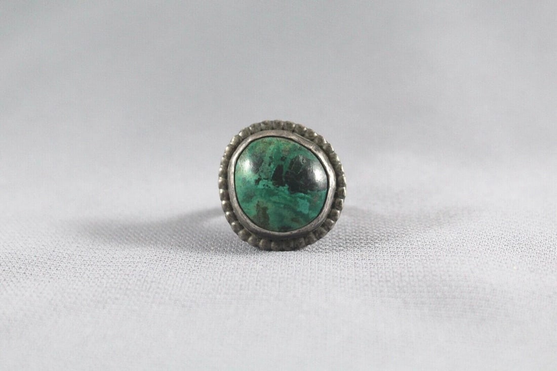 OLD PAWN NAVAJO TURQUOISE RING SIZE 5 1/2: OLD PAWN NAVAJO TURQUOISE RING SIZE 5 1/2 Item Description: 7/8” tall