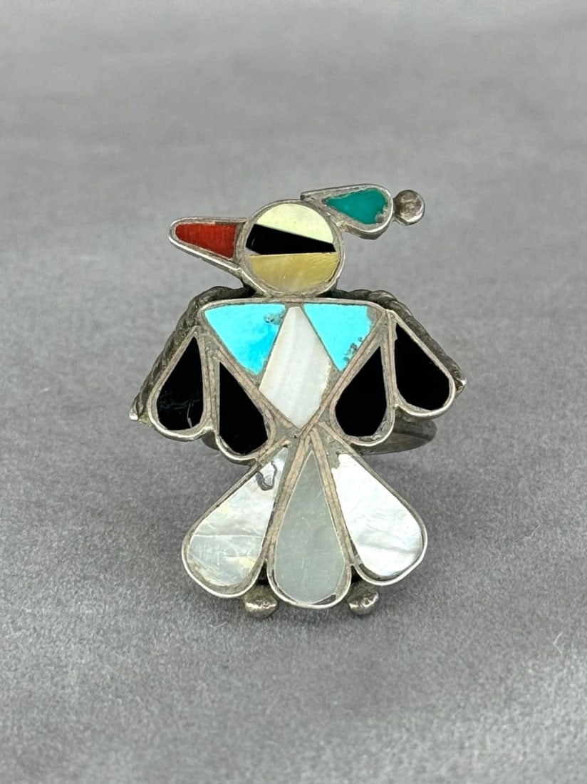 VINTAGE ZUNI STONE AND SHELL INLAY STERLING SILVER THUNDERBIRD RING. SIZE 7: VINTAGE ZUNI STONE AND SHELL INLAY STERLING SILVER THUNDERBIRD RING. SIZE 7 Vintage Zuni Stone and Shell Inlay Thunderbird Ring. Size 7 1 1/2” tall x 1” wide