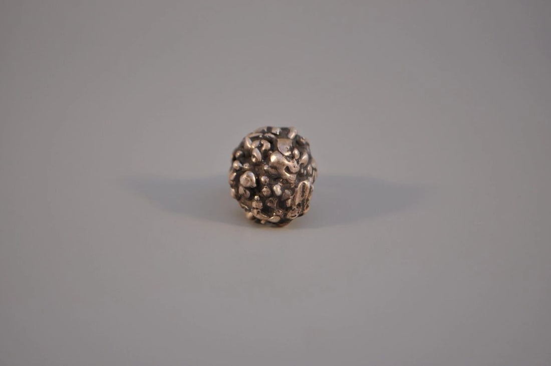 OLD PAWN VINTAGE NAVAJO STERLING SILVER NUGGET RING - SIZE 3 3/4: OLD PAWN VINTAGE NAVAJO STERLING SILVER NUGGET RING - SIZE 3 3/4 This is a vintage Navajo sterling silver nugget ring. The ring size is 3 3/4. The ring weighs 18.87 grams and is in great vintage condi