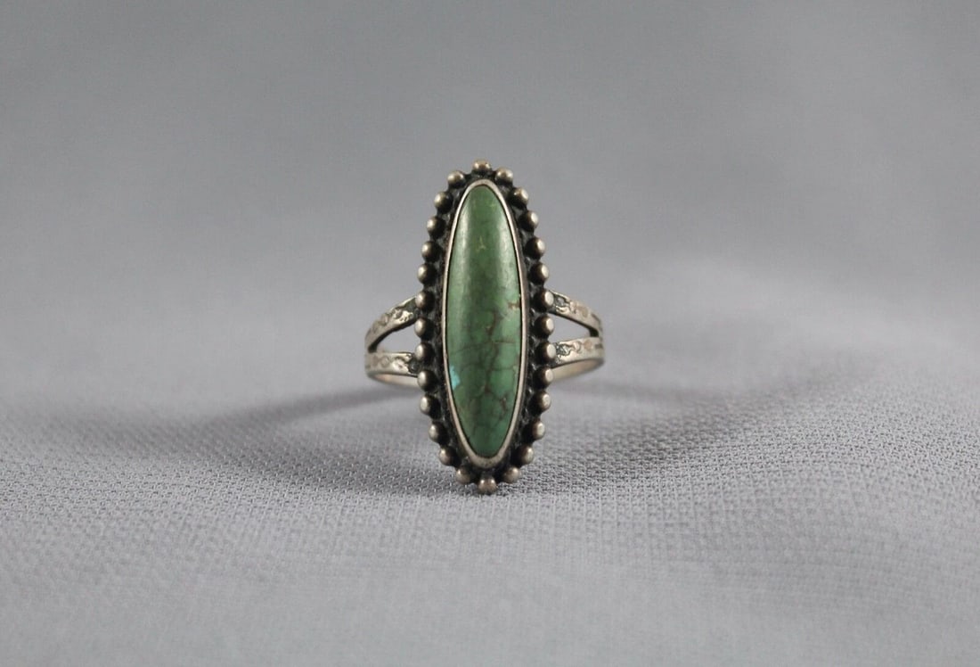 OLD PAWN NAVAJO STERLING SILVER AND TURQUOISE RING SIZE 6 1/2 (1 of 2)