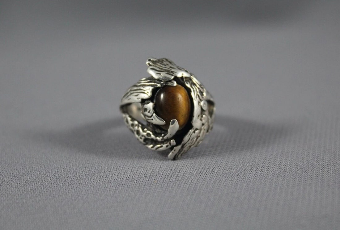 OLD PAWN NAVAJO STERLING SILVER AND TIGERS EYE STONE RING SIZE 6 1/4: OLD PAWN NAVAJO STERLING SILVER AND TIGERS EYE STONE RING SIZE 6 1/4 Item Description: 7/8” tall