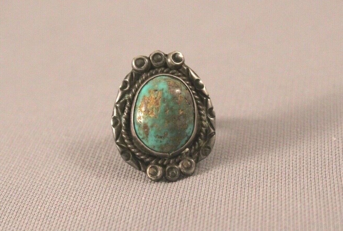 OLD PAWN NAVAJO STERLING SILVER AND TURQUOISE RING SIZE 6 3/4: OLD PAWN NAVAJO STERLING SILVER AND TURQUOISE RING SIZE 6 3/4 Item Description: 1 1/8" tall Sterling And Great Turquoise