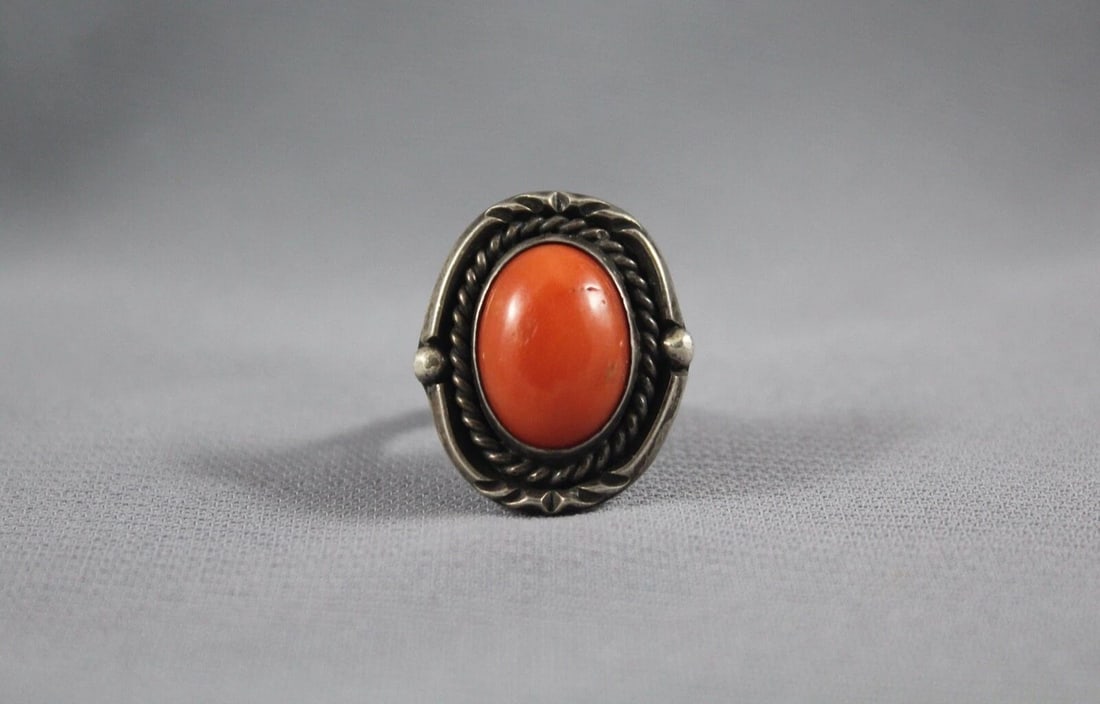 OLD PAWN NAVAJO STERLING SILVER AND CORAL RING SIZE 4 3/4: OLD PAWN NAVAJO STERLING SILVER AND CORAL RING SIZE 4 3/4 Item Description: 7/8” tall