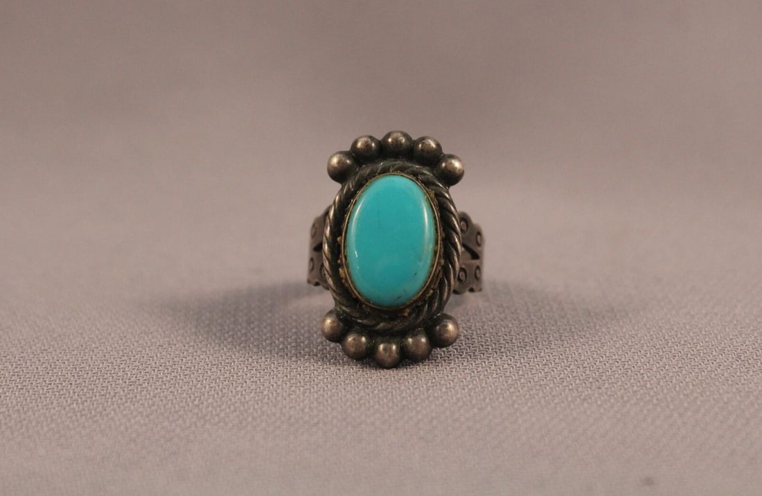 OLD PAWN NAVAJO STERLING SILVER TURQUOISE RING SIZE 3 3/4: OLD PAWN NAVAJO STERLING SILVER TURQUOISE RING SIZE 3 3/4 Item Description: 3/4” tall