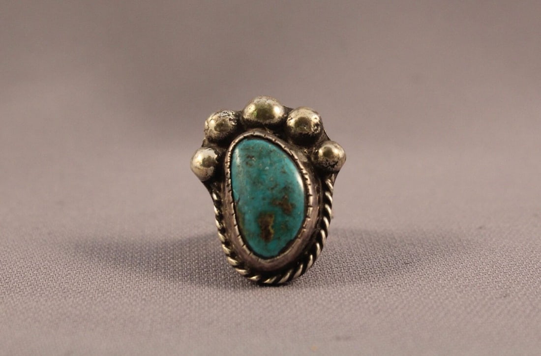 OLD PAWN NAVAJO STERLING SILVER AND TURQUOISE RING SIZE 3 1/2 (1 of 2)