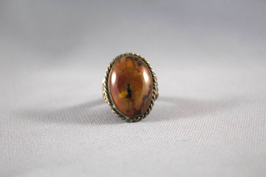 OLD PAWN NAVAJO STERLING SILVER AND AGATE RING SIZE 7 1/2 (1 of 2)