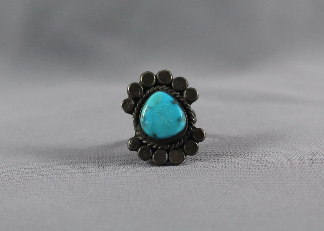 OLD PAWN NAVAJO TURQUOISE RING SIZE 4 1/2: OLD PAWN NAVAJO TURQUOISE RING SIZE 4 1/2 Item Description: 1 1/8” tall