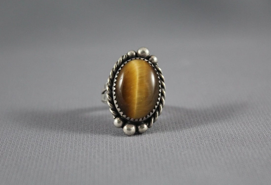 OLD PAWN NAVAJO STERLING SILVER AND TIGERS EYE STONE RING SIZE 5 3/4: OLD PAWN NAVAJO STERLING SILVER AND TIGERS EYE STONE RING SIZE 5 3/4 Item Description: 1” tall