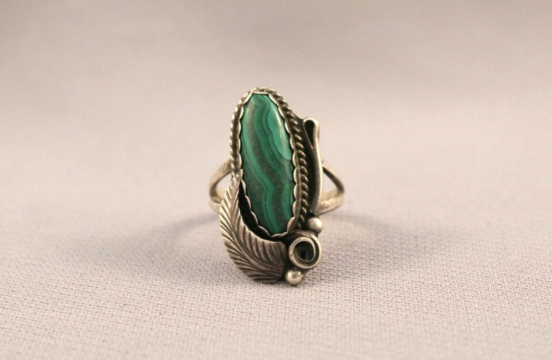 OLD PAWN NAVAJO MALACHITE AND SILVER RING SIZE 7 1/2: OLD PAWN NAVAJO MALACHITE AND SILVER RING SIZE 7 1/2 Item Description: 1 1/8” tall