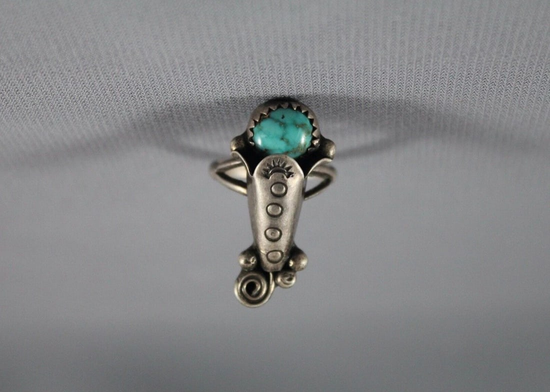 OLD PAWN NAVAJO TURQUOISE RING SIZE 5: OLD PAWN NAVAJO TURQUOISE RING SIZE 5 Item Description: 1” tall