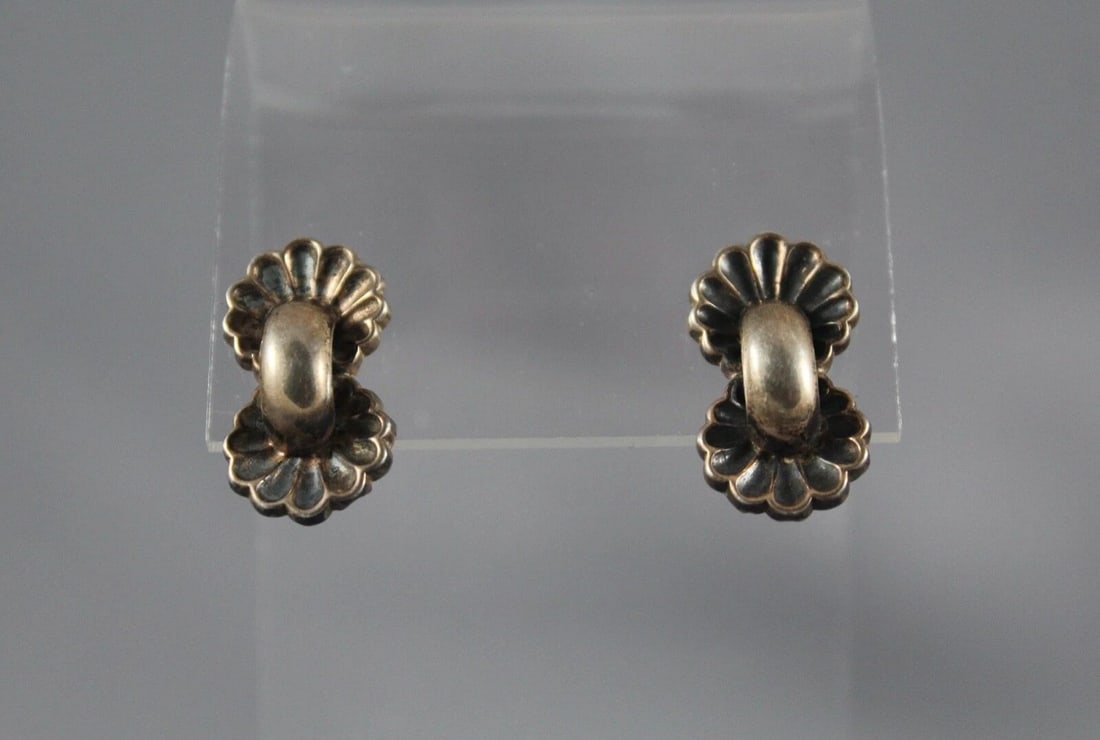 OLD PAWN STERLING NAVAJO SCREW BACK EARRINGS ..: OLD PAWN STERLING NAVAJO SCREW BACK EARRINGS .. Item Description: 3/4” tall