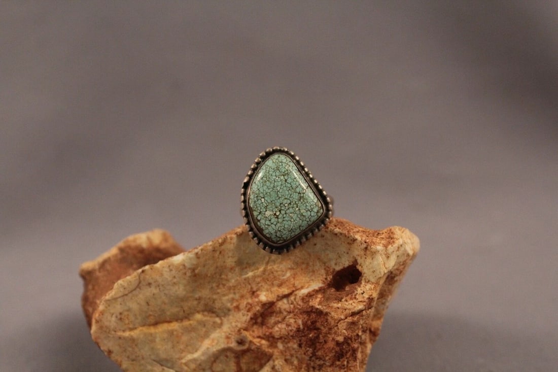 OLD PAWN NAVAJO STERLING SILVER AND GREAT TURQUOISE RING SIZE 4 1/2: OLD PAWN NAVAJO STERLING SILVER AND GREAT TURQUOISE RING SIZE 4 1/2 Item Description: 3/4" tall