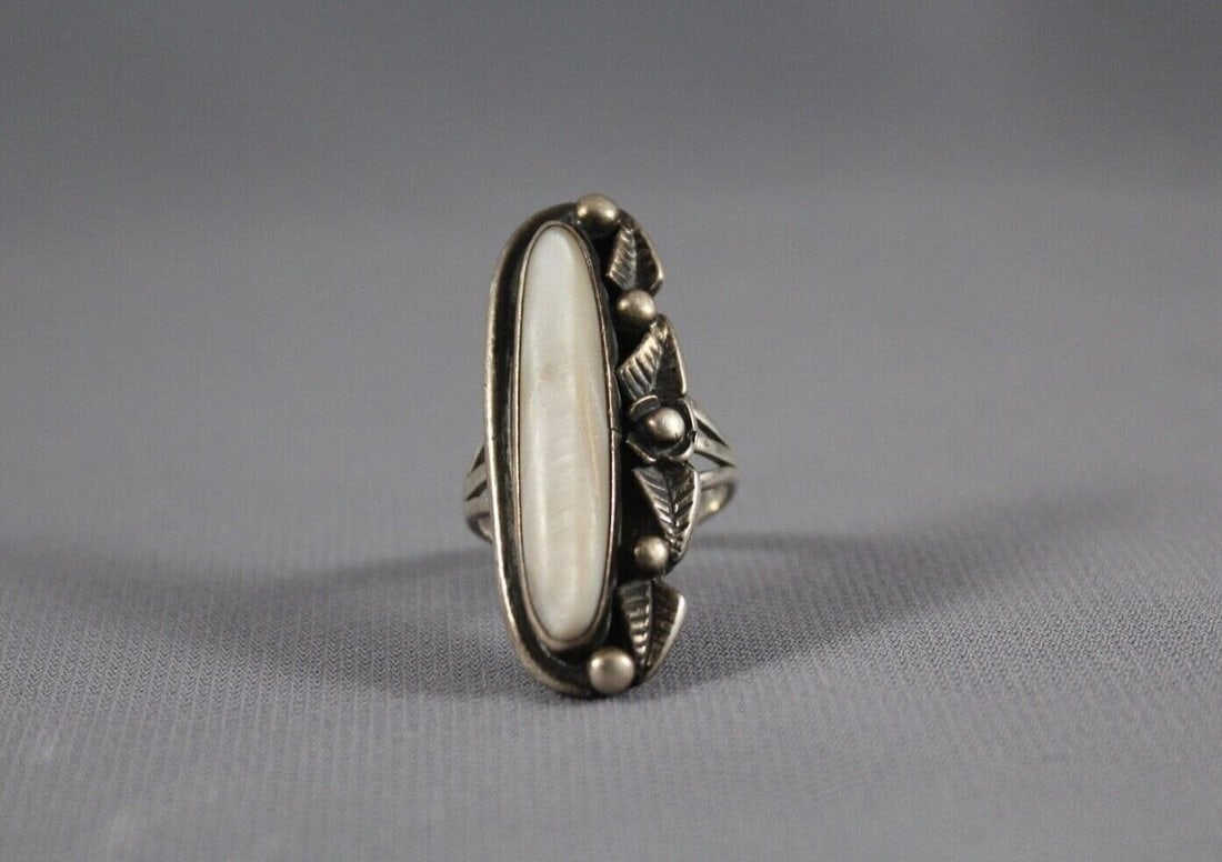 OLD PAWN NAVAJO MOTHER OF PEARL RING SIZE 7 SIGNED KP (1 of 1)