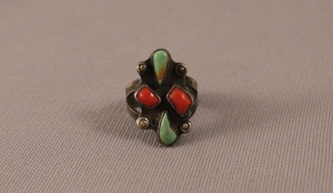 OLD PAWN NAVAJO STERLING SILVER AND TURQUOISE AND CORAL RING SIZE 5 3/4: OLD PAWN NAVAJO STERLING SILVER AND TURQUOISE AND CORAL RING SIZE 5 3/4 Item Description: 1" tall