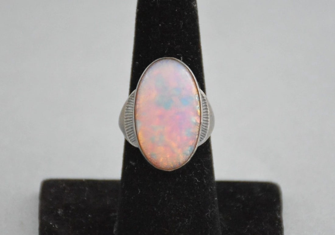 VINTAGE FRED HARVEY - NAVAJO STERLING SILVER RING - IMITATION OPAL - SIZE 7: VINTAGE FRED HARVEY - NAVAJO STERLING SILVER RING - IMITATION OPAL - SIZE 7 This early Fred Harvey sterling silver ring has been set with an imitation pink opal ring. The ring size is 7. The front of 