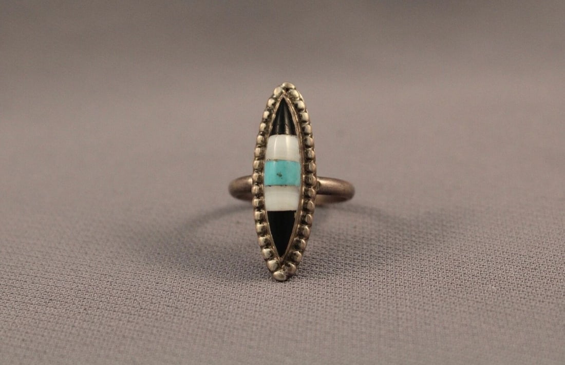 OLD PAWN ZUNI TURQUOISE RING SIZE 5 1/4: OLD PAWN ZUNI TURQUOISE RING SIZE 5 1/4 Item Description: 1” tall