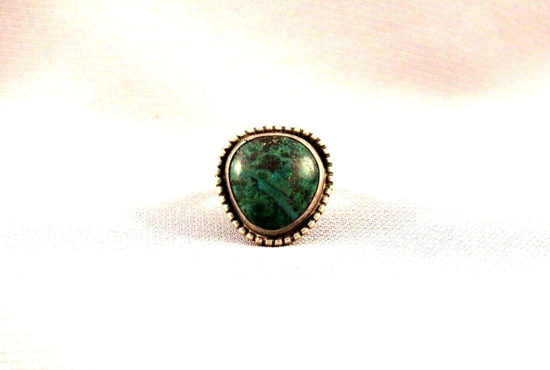 OLD PAWN NAVAJO STERLING SILVER AND TURQUOISE RING SIZE 6: OLD PAWN NAVAJO STERLING SILVER AND TURQUOISE RING SIZE 6 Item Description: 7/8” tall