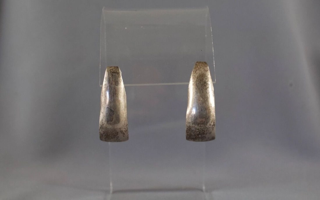 VINTAGE NAVAJO SILVER EARRINGS SIGNED LY: VINTAGE NAVAJO SILVER EARRINGS SIGNED LY Item Description: 1 3/8” tall P