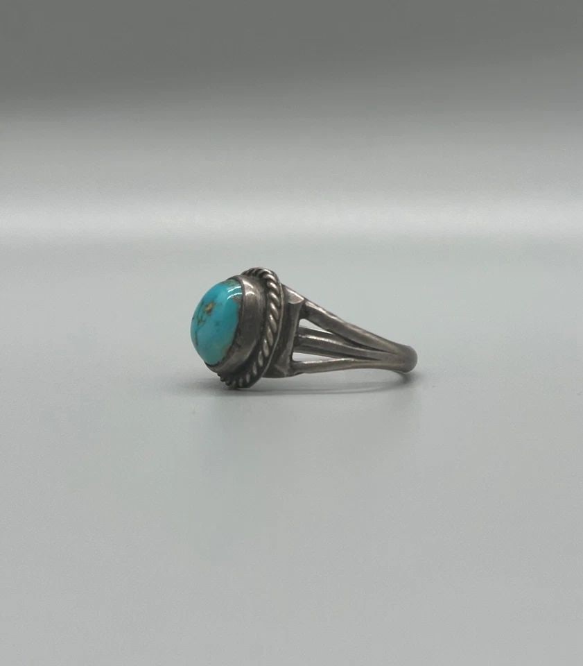 OLD PAWN NAVAJO STERLING SILVER AND TURQUOISE RING SIZE 8 3/4: OLD PAWN NAVAJO STERLING SILVER AND TURQUOISE RING SIZE 8 3/4 Item Description: 1/2 " Tall P