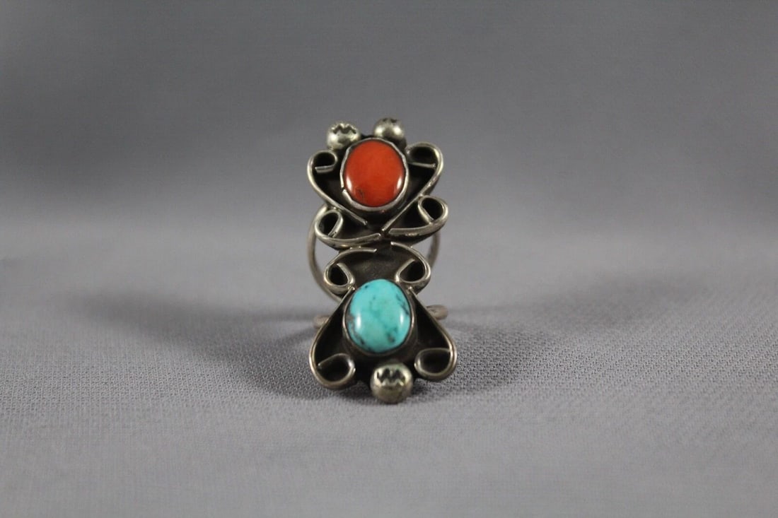 OLD PAWN NAVAJO STERLING SILVER AND TURQUOISE AND CORAL RING SIZE 3 1/2: OLD PAWN NAVAJO STERLING SILVER AND TURQUOISE AND CORAL RING SIZE 3 1/2 Item Description: 1 5/8” tall