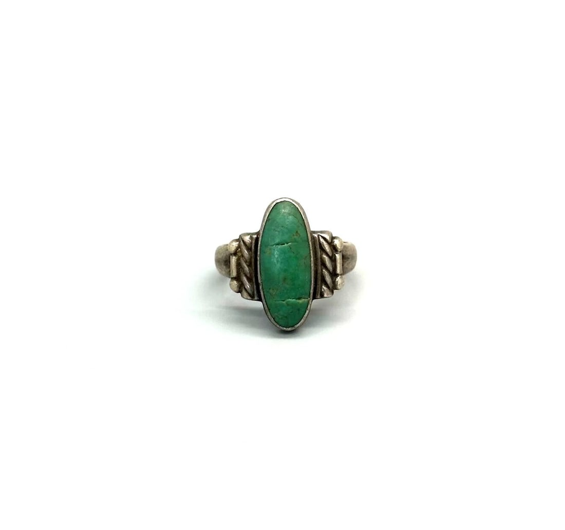 OLD PAWN NAVAJO STERLING SILVER AND TURQUOISE RING SIZE 4 3/4: OLD PAWN NAVAJO STERLING SILVER AND TURQUOISE RING SIZE 4 3/4 Item Description: 3/4 " Tall