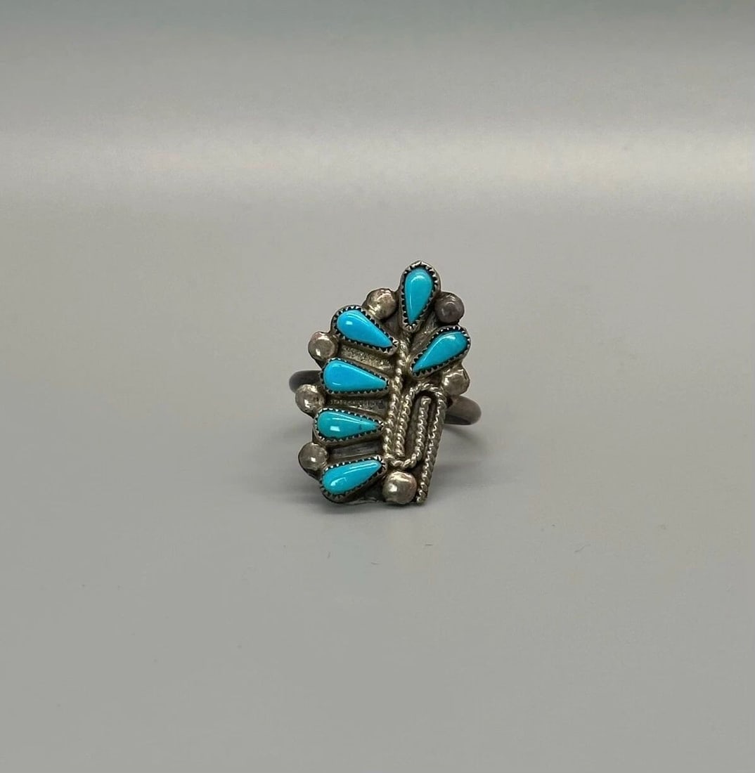 VINTAGE ZUNI STERLING AND TURQUOISE RING SIZE 6 3/4: VINTAGE ZUNI STERLING AND TURQUOISE RING SIZE 6 3/4 Item Description: 1" Tall