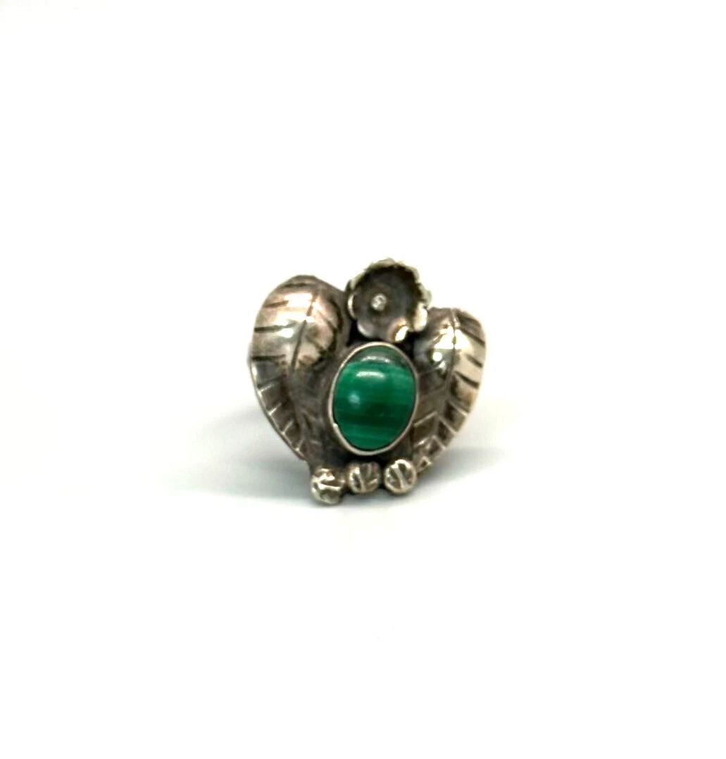 OLD PAWN NAVAJO STERLING SILVER AND TURQUOISE RING SIZE 4 1/2: OLD PAWN NAVAJO STERLING SILVER AND TURQUOISE RING SIZE 4 1/2 Item Description: 7/8 " Tall