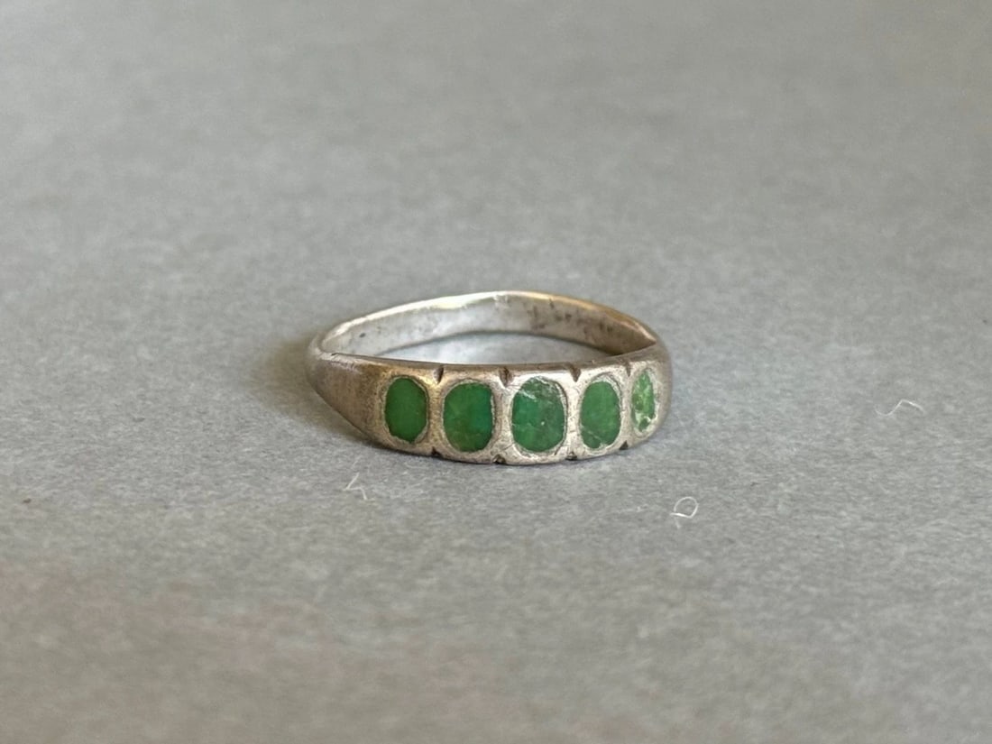 OLD PAWN ZUNI STERLING SILVER WITH INLAID GREEN TURQUOISE RING. SIZE 9: OLD PAWN ZUNI STERLING SILVER WITH INLAID GREEN TURQUOISE RING. SIZE 9 Old Pawn Zuni Sterling Silver with Inlaid Green Turquoise Ring. Size 9 ..1/4" Tall