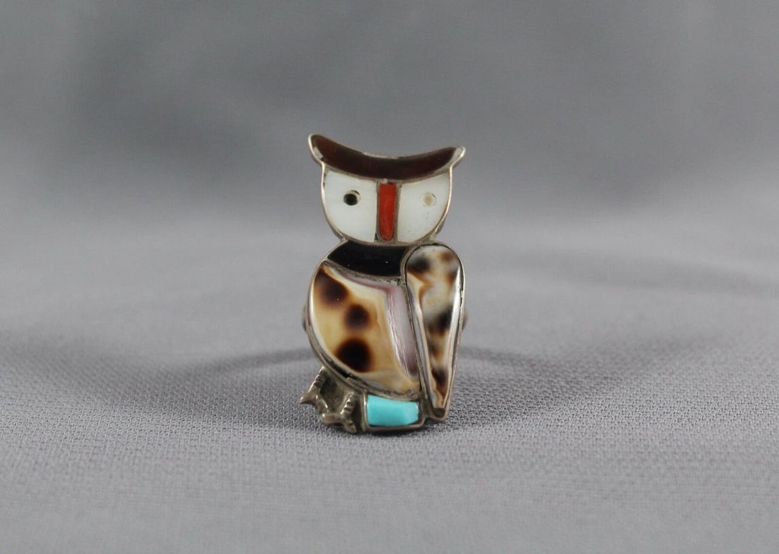 OLD PAWN ZUNI OWL RING INLAID STONES AND SHELLS SIZE 6: OLD PAWN ZUNI OWL RING INLAID STONES AND SHELLS SIZE 6 Item Description: 1 3/8” tall Needed a little black paint on one eye which I already fixed
