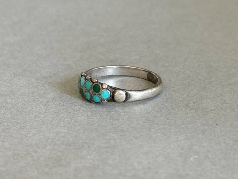 OLD PAWN ZUNI STERLING SILVER WITH INLAID TURQUOISE RING. SIZE 6: OLD PAWN ZUNI STERLING SILVER WITH INLAID TURQUOISE RING. SIZE 6 Old Pawn Zuni Sterling Silver with Inlaid Turquoise Ring. Size 6 ..3/16 Tall